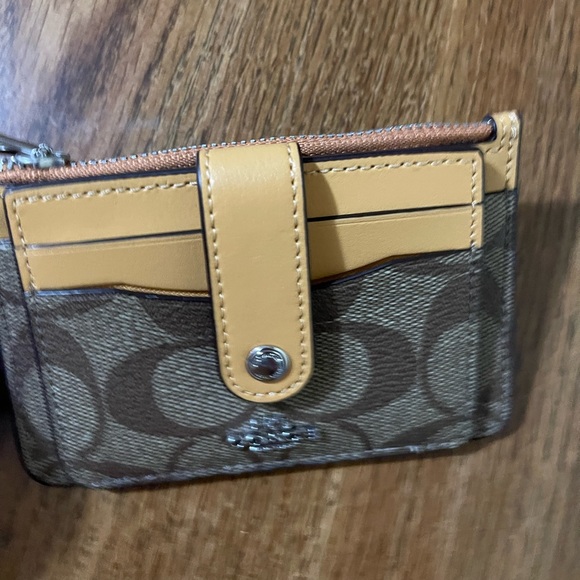 Coach Attachment Card Case In Signature Canvas - Picture 4 of 9